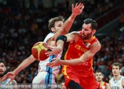 开云体育平台APP-意大利男篮鏖战波兰男篮，拉文三分雨点燃全场