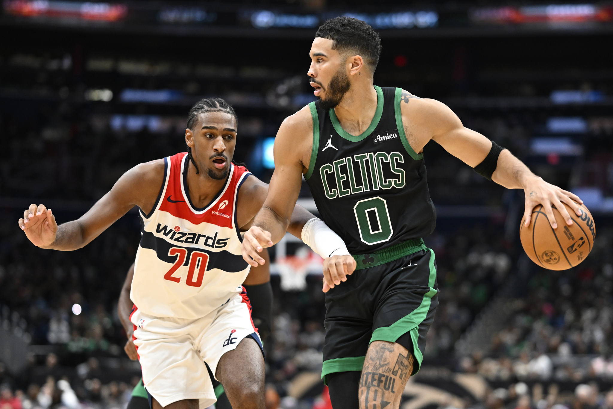 关于凯尔特人B队爆冷奇才，瓦兰丘纳斯统治全场的信息