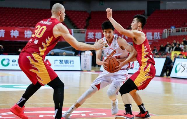 热火B队翻盘南韩男篮,乔治制霸全场 热火B队翻盘南韩男篮,乔治制霸全场