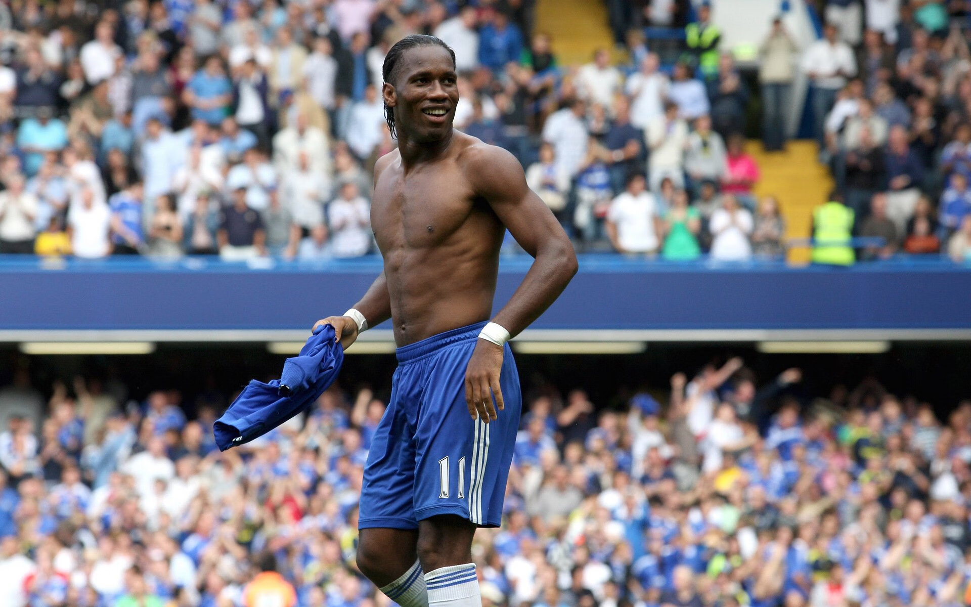 猛龙对阵森林狼，武切维奇防守端锁死对手，展现内线统治力